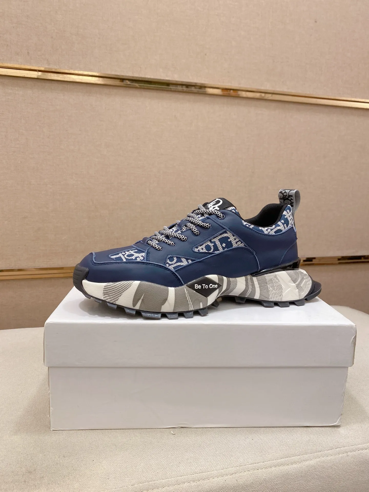 Men's shoes💰 462💰🇮🇹🇮🇹Dior d The new model is on sale at the same time at the counter. The upper 🇮🇹 is imported Italian first-layer cowhide, and the lining is fully imported sheepskin 💪💪. It is a complete 1⃣️ to 1⃣️ replica 🇮🇹💪💪, ⚠ Sole: The original sole is specially provided by the original factory. The exclusive movable molded sole is super comfortable. ⚠Original factory single goods, 🔍🔍high quality, you can enter and leave the counter at will, welcome to compare⚠. Code number:38-44